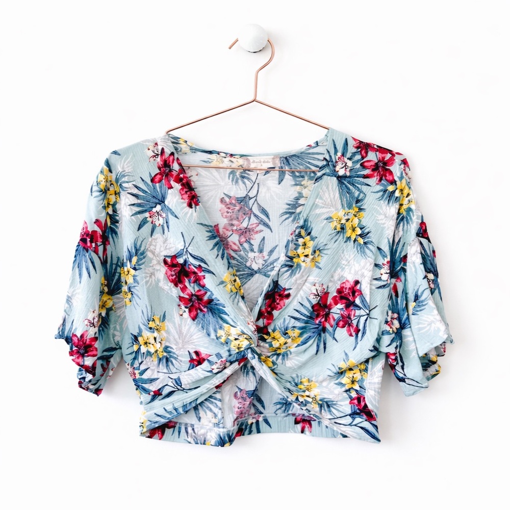 Altar’d State Like-New Viscose Tropical Beach Crop Top with Twisted Front